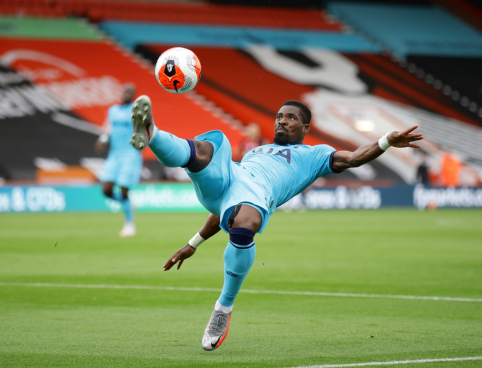 „Milan“ bando įsigyti S. Aurier