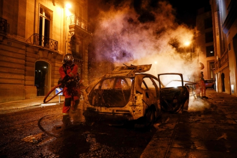 Audringa naktis Paryžiuje: PSG fanai degino automobilius, netrūko susirėmimų su policija