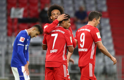 Monstriškas sezono startas: „Bayern“ į „Schalke“ vartus kamuolį siuntė net aštuonis kartus