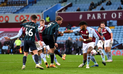 „Leeds“ nutraukė „Aston Villa“ ekipos pergalių seriją