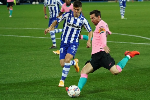 „La Liga“: „Barcelona“ nesugebėjo palaužti mažumoje likusios „Alaves“ 