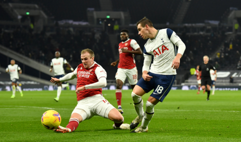 „Tottenham“ pirmajame kėlinyje susidorojo su „Arsenal“ 