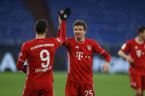 „Bayern“ išvykoje sutriuškino „Schalke“