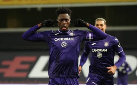 „Arsenal“ akiratyje – „Anderlecht“ talentas bei „Brighton“ gynėjas