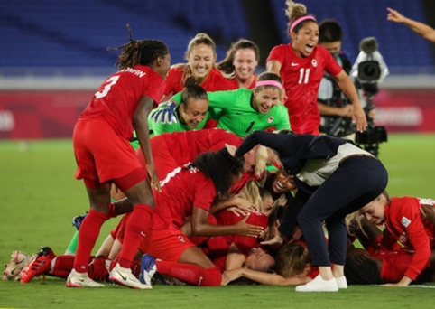 Moterų olimpiados finale po 11 m baudinių serijos triumfavo Kanados rinktinė