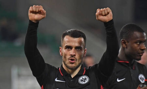 Frankfurto „Eintracht“ išplėšė svarbią pergalę svečiuose prieš lygos autsaiderius