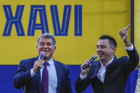 J. Laporta: „Jeigu jam reikia, Dani Alvesas ir C. Puyolis gali padėti Xavi“