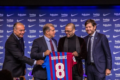 Atsarga gėdos nedaro: „Barcelona“ įtraukė milžinišką išpirką į D. Alveso kontraktą