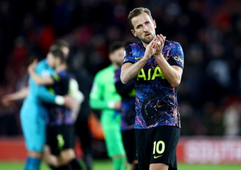 „Tottenham“ išvykoje neįveikė mažumoje likusių „Southampton“ futbolininkų