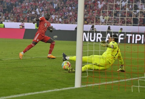 Fenomenalias rungtynes sužaidęs Y. Sommeris privertė „Bayern“ pamesti pirmus taškus