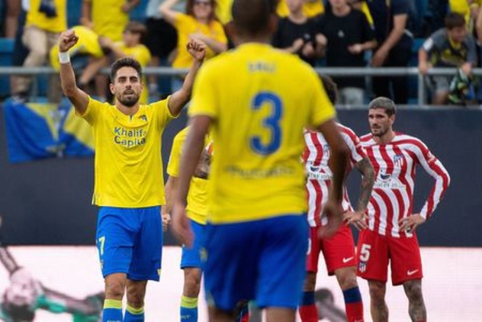 „Atletico“ per pridėtą laiką pralaimėjo „Cadiz“ ekipai