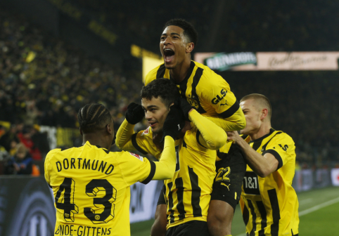 Neįtikėtinas 7 įvarčių trileris Vokietijoje baigėsi „Borussia“ ekipos pergale