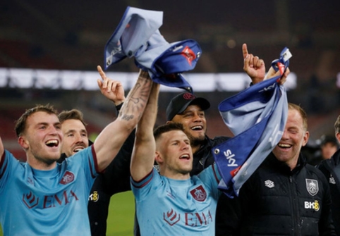 „Burnley“ užsidėjo „Championship“ karūną