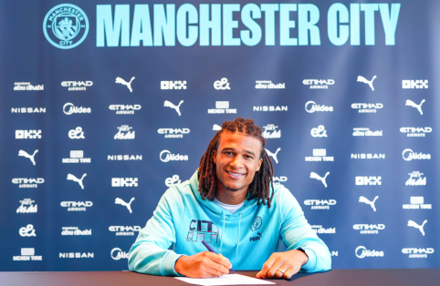 N. Ake pratęsė kontraktą su „Man City“