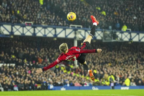 Metų įvartį įmušęs A. Garnacho prisidėjo prie užtikrintos „Man Utd“ pergalės Liverpulyje