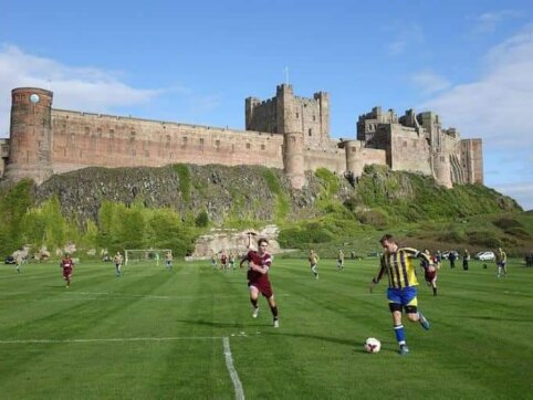 Išskirtinė „Bamburgh Castle FC“ aikštė