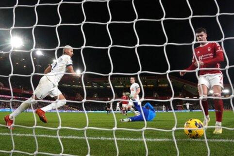 „Tottenham“ mažumoje atsilaikė prieš „Forest“ ir iškovojo tris taškus