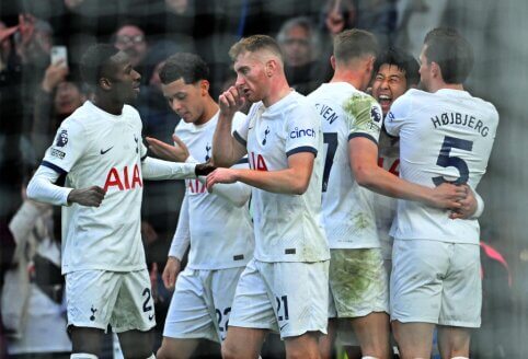 Londone – „Tottenham“ sugrįžimas ir „Chelsea“ išplėštos lygiosios prieš „Brentford“