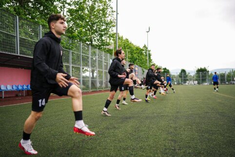 Kaip Greitai Sustabdyti Mėšlungį Futbolo Aikštėje