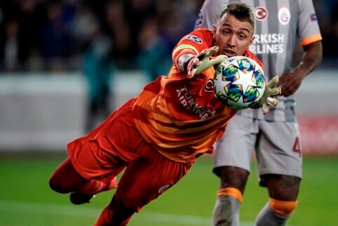 Tituluočiausiu „Galatasaray“ žaidėju tapęs F. Muslera pasižymėjo nuo 11 metrų žymos