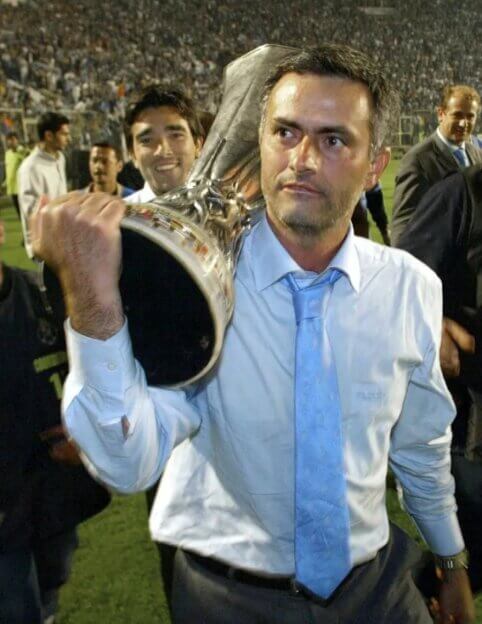 Prieš 22 metus J. Mourinho laimėjo pirmąjį europinį trofėjų – UEFA taurę