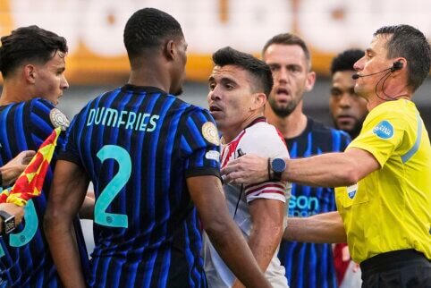 Aukščiausio lygio įtampa: „Inter“ ir „River Plate“ žaidėjai specialiai bėgo iš aikštės, kad susimuštų už jos ribų