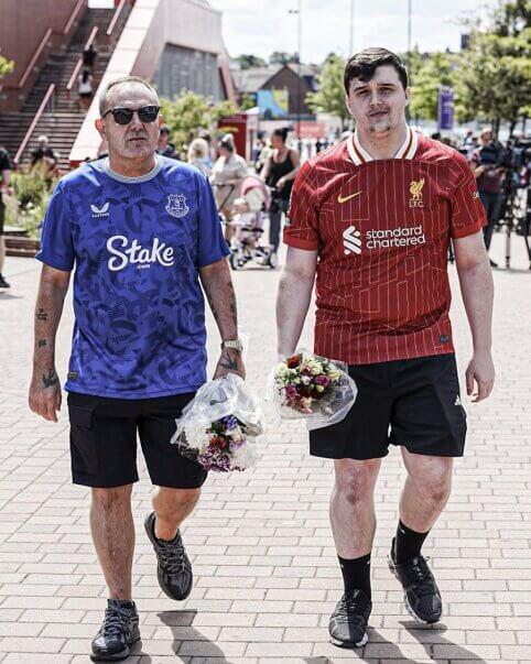 „Everton“ ir „Liverpool“ fanai pagerbė žuvusį D. Jotą