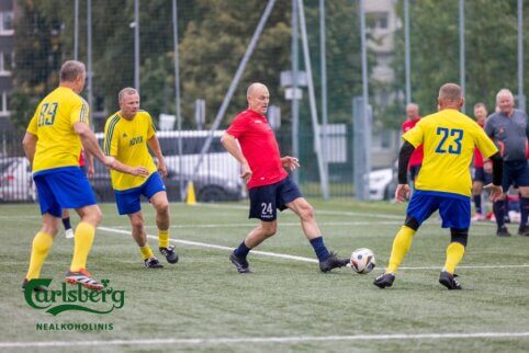 „Carlsberg Nealkoholinis“ Lietuvos senjorų (50+) mažojo futbolo pirmenybėse – dvivaldystė