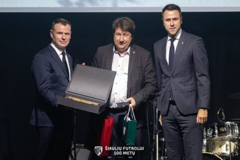 Šiaulių apskritis iškilmingai minėjo futbolo šimtmetį, į šventę rinkosi legendos