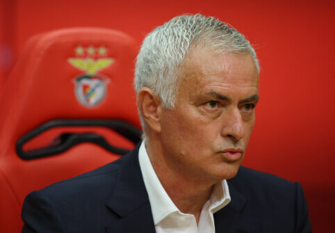 OFICIALU: J. Mourinho po 25 metų grįžo į „Benficą“