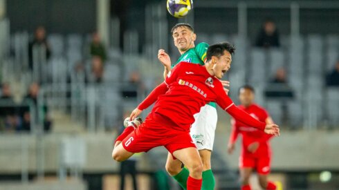 Mažumoje likęs ir 9 pridėto laiko minutę įvartį praleidęs „Kauno Žalgiris“ lygiosiomis sužaidė su „Sūduva“