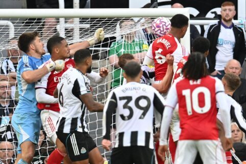 „Arsenal“ dramatiškai išplėšė pergalę svečiuose pas „Newcastle“