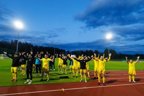 Moterų rinktinė svečiuose nugalėjo Estijos futbolininkes