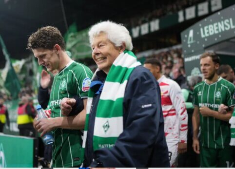 Prieš „Werder“ ir „Stuttgart“ rungtynes į aikštę žengė senjorai