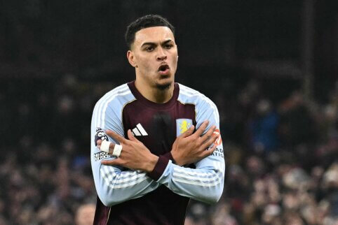 „Manchester United“ krito „Aston Villa“ tvirtovėje po puikaus M. Rogerso „dublio“