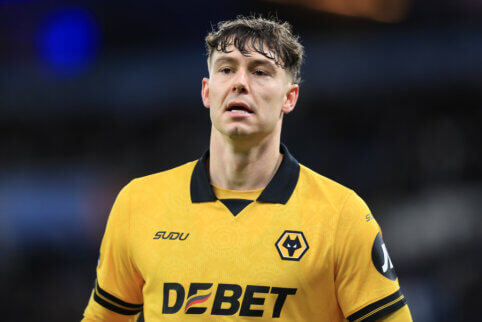 J. Strand Larsenas papildys „Crystal Palace“ puolimo grandį