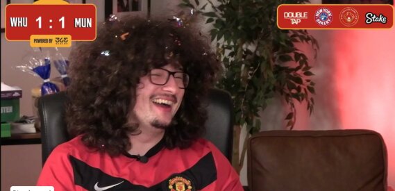 Ištikimas „Manchester United“ sirgalius lieka su ilgais plaukais: klubas krito ties paskutiniu barjeru