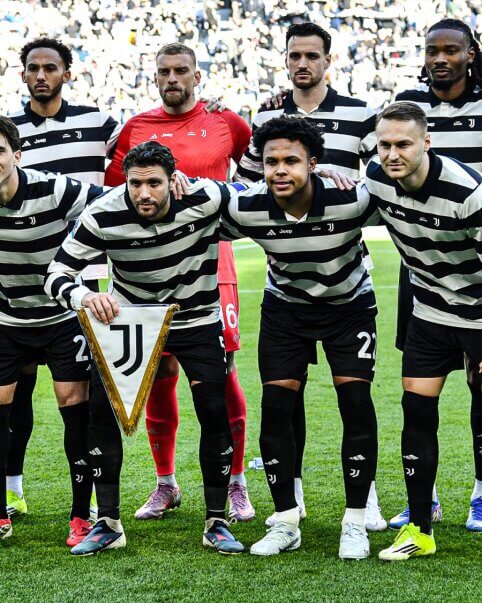 „Juventus“ žaidėjai tapo „kaliniais“