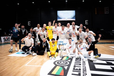 Atkaklų finalą laimėjęs „Kauno Žalgiris“ po metų pertraukos susigrąžino LFF futsal taurę