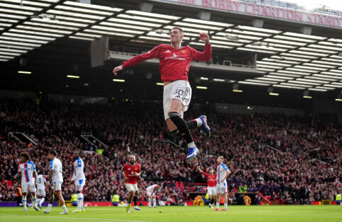 „Man Utd“ kyla į trečiąją „Premier“ lygos vietą