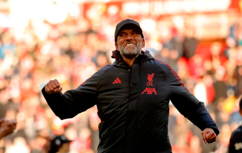 „Liverpool“ ir „Borussia“ legendų rungtynėse – Kloppo sugrįžimas bei Gerrardo ir Thiago įgūdžių šou