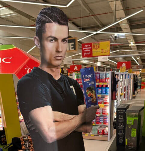 Portugalijoje – reklamos su tautos dievuku C. Ronaldo