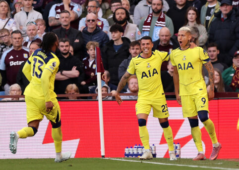 „Tottenham“ pakilo iš iškritimo zonos