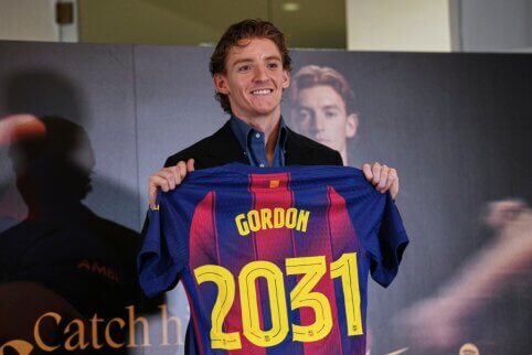 „Barcelona“ oficialiai pristatė A. Gordoną, kuris prabilo ispaniškai