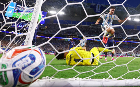 Čempionai išgyveno: 5 įvarčių dramoje ir po pratęsimo Argentina įveikė herojiškai kovojusį Žaliąjį Kyšulį