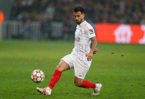 Futbolo batelius ant vinies pakabino Suso