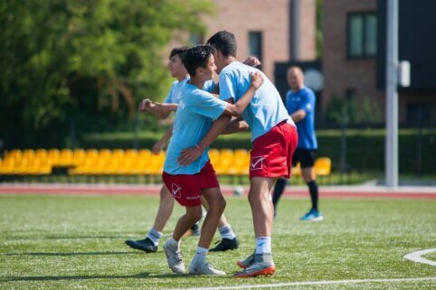 Sugrįžta atsinaujinusi iniciatyva „Ženkime į futbolo stadioną kartu“