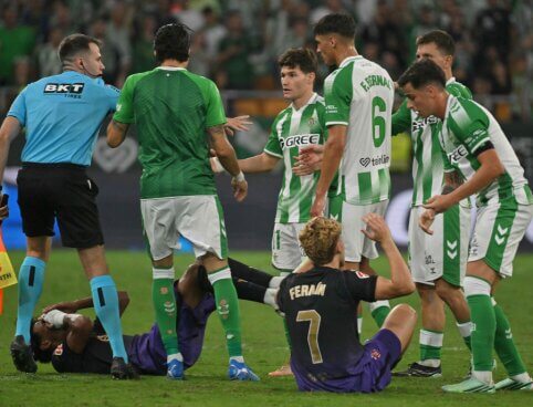 L. Yamalis pelnė nuostabų įvartį bei išprovokavo nešvarų varžovo elgesį, o „Barca“ sutriuškino „Betis“