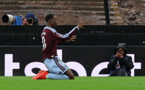 „Aston Villa“ išrašė pirmą pralaimėjimą „Man City“ ekipai