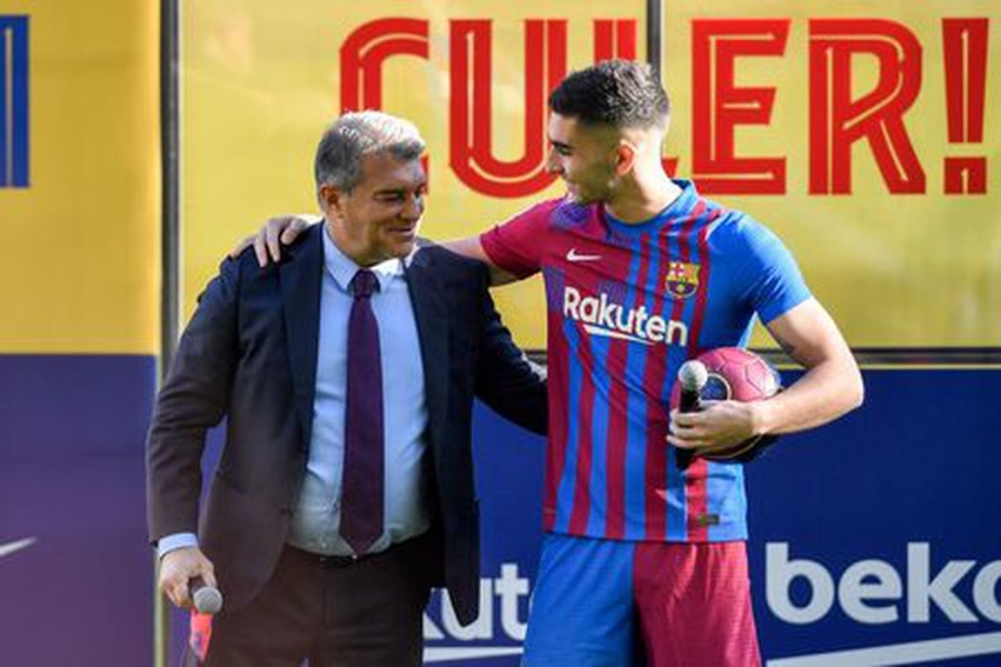 „Barcelona“ vis dar negali registruoti F. Torreso, nepaisant P. Coutinho išvykimo